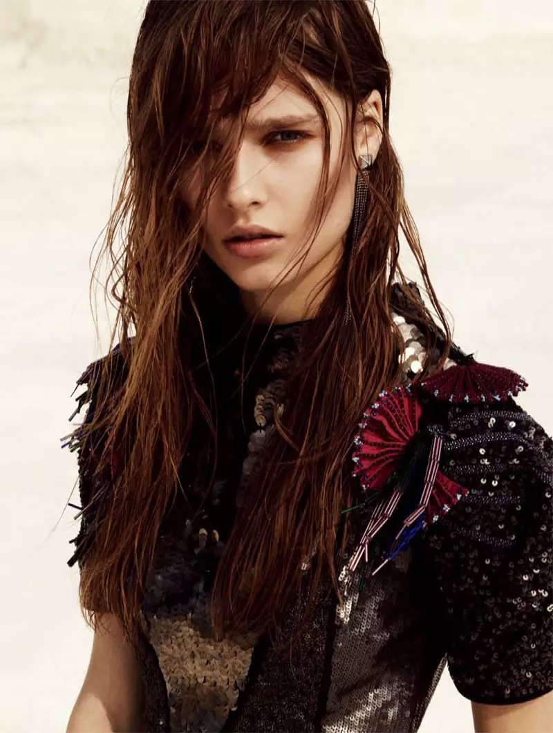 Beegee Margenyte ni Tina Luther para sa Harper's Bazaar Hong Kong Pebrero 2012