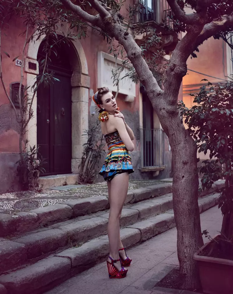 Milou Sluis Poses sa Sicily para sa Marie Claire Netherlands ni Dennison Bertram