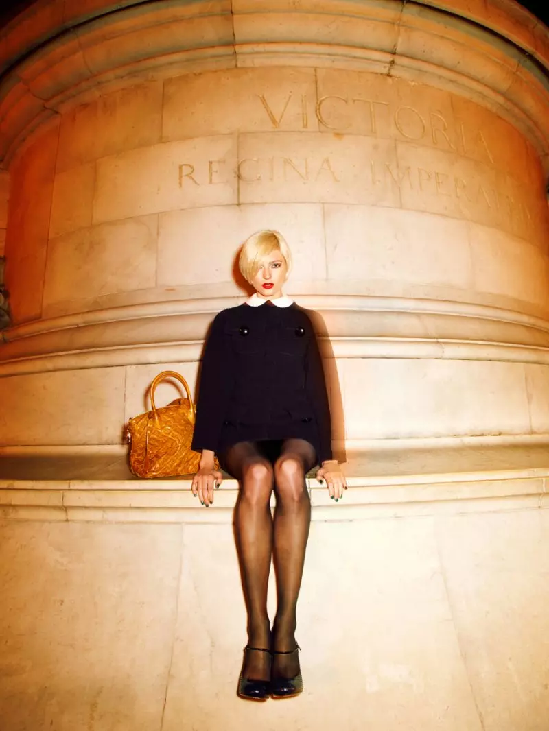 Sophie Sumner in Louis Vuitton di Dennison Bertram per Marie Claire Czech