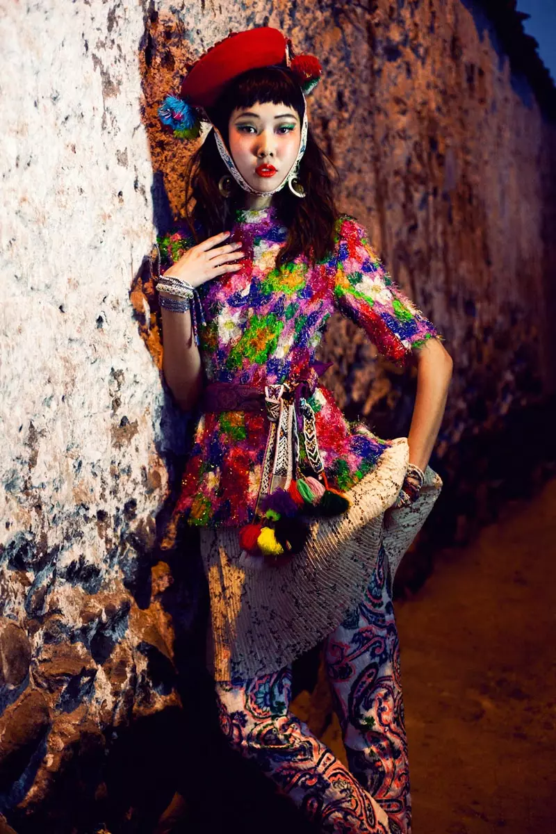 Han Hye Jin Embraces the Colours of Peru yn Vogue Korea's July Issue troch Alexander Neumann