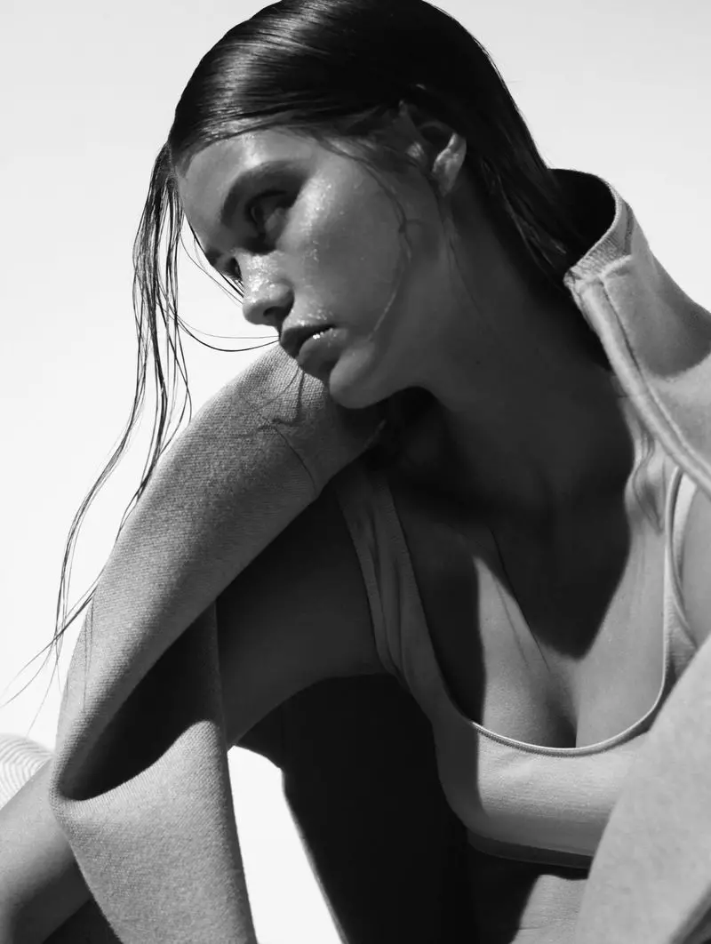 Luna Bijl Sporty Chic ڏسندي آهي آچر ٽائمز اسٽائل لاءِ