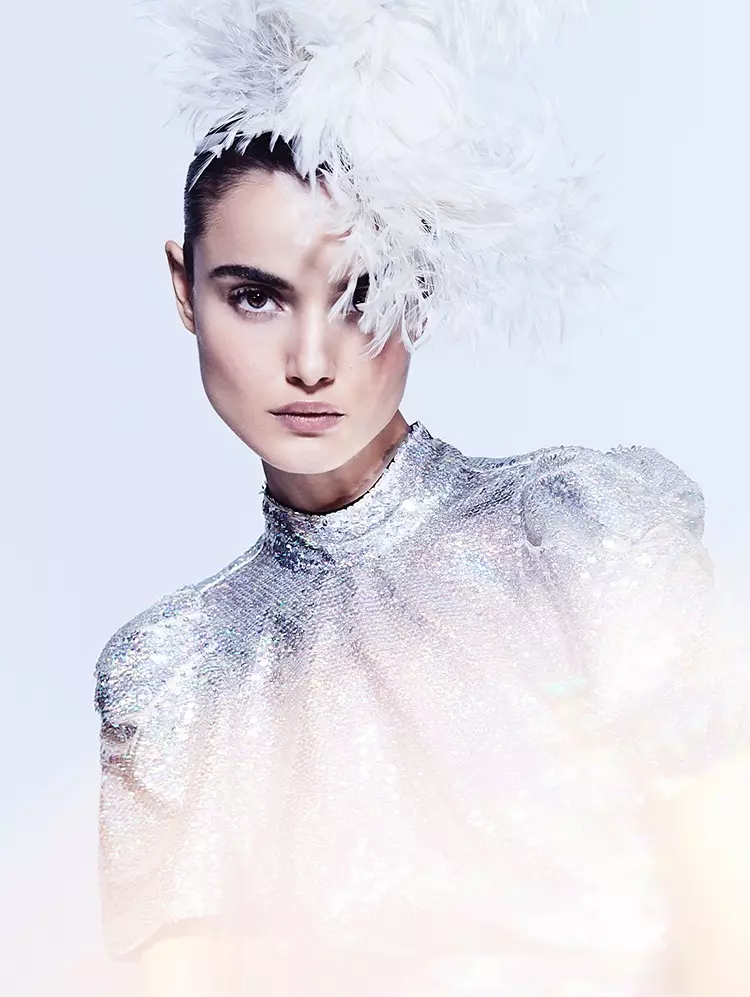 Blanca Padilla Pose dina Gaya Elegan pikeun Yo Dona Spanyol