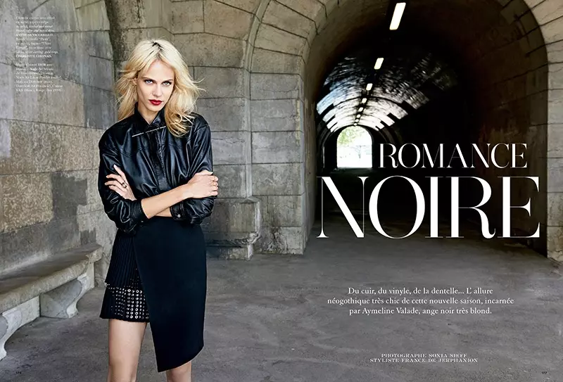 Romance Noire: Aymeline Valade bærer mørkt look for Madame Air France