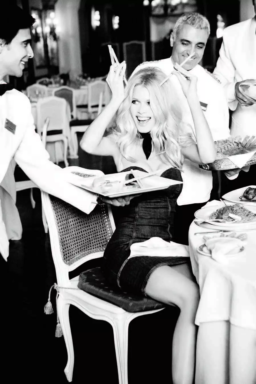 Claudia Schiffer partecipa alla campagna per il 30° anniversario di Guess di Ellen von Unwerth