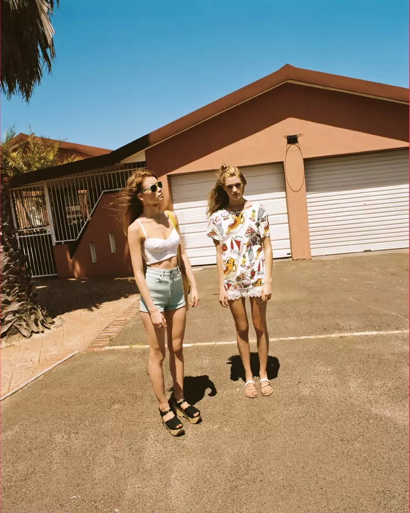 I-Julia Hafstrom Stars kwi-Urban Outfitters' yeCatalog kaMeyi ka-2013 eneSimbo sasehlotyeni