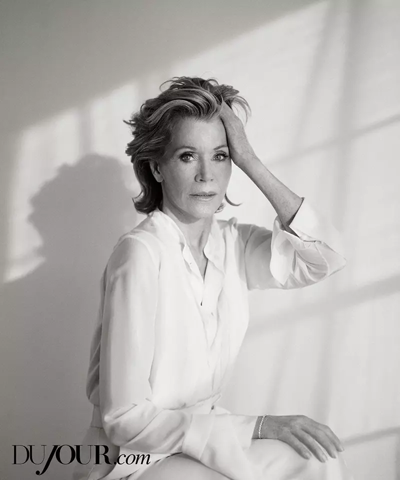 Jane Fonda Inyenyeri muri DuJour, Vuga Kubaga Plastike & Amasomo Yubuzima