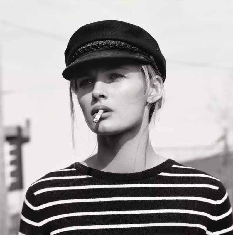 Edita Vilkeviciute pose pour Mark Peckmezian en noir et blanc pour Holiday Magazine