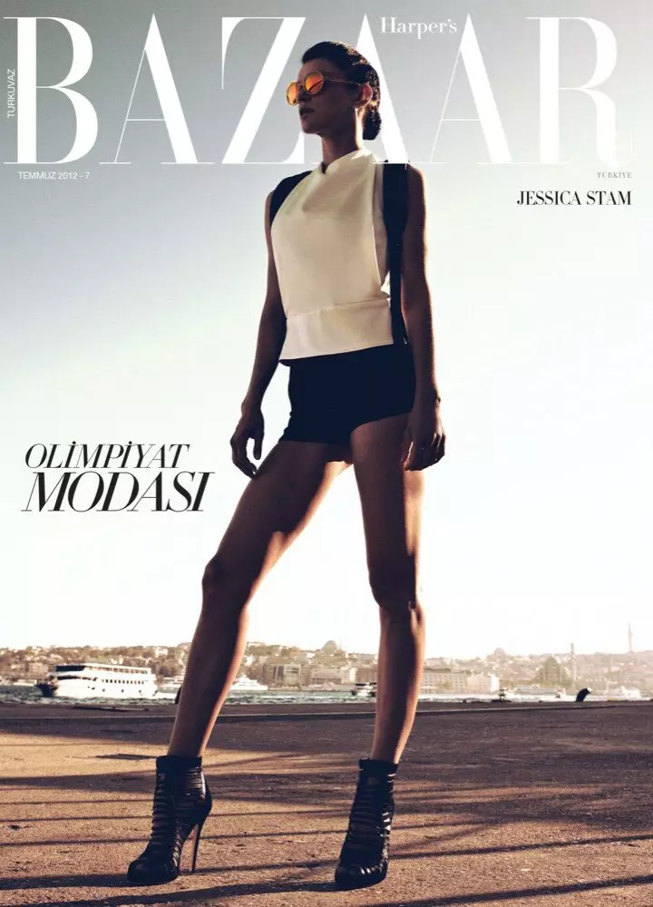 Jessica Stam Harper's Bazaar Turkiyaning iyul oyida Koray Birand tomonidan suratga olingan muqovasi uchun sport jozibasi.