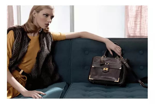 Kempen Fendi Fall 2010 | Anja Rubik oleh Karl Lagerfeld