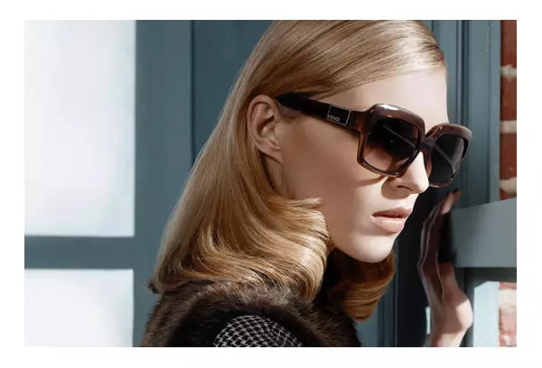 Campagna Fendi Autunno 2010 | Anja Rubik di Karl Lagerfeld