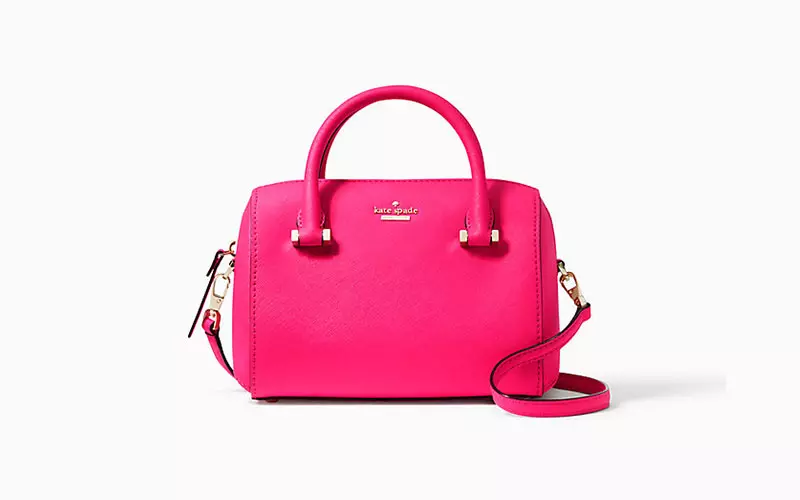 ပန်းရောင်စက္ကူများဖြင့် Kate Spade Cameron Street Lane Bag