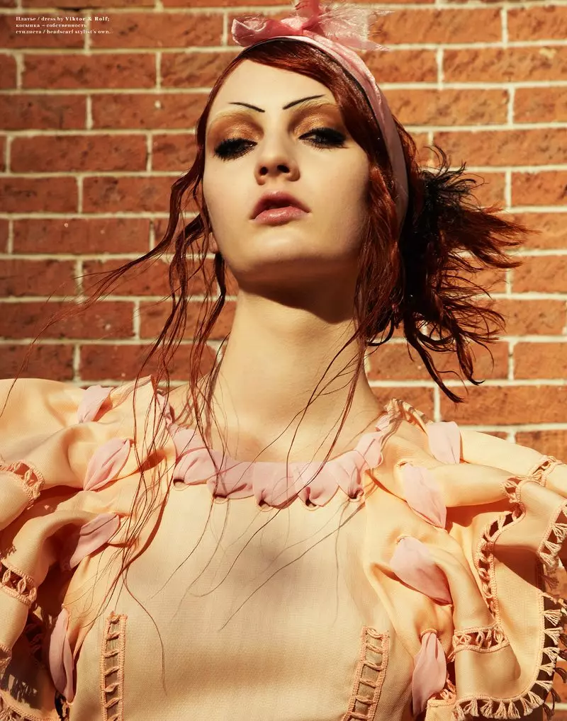 Codie Young par Jason Kim pour Playing Fashion mars 2012