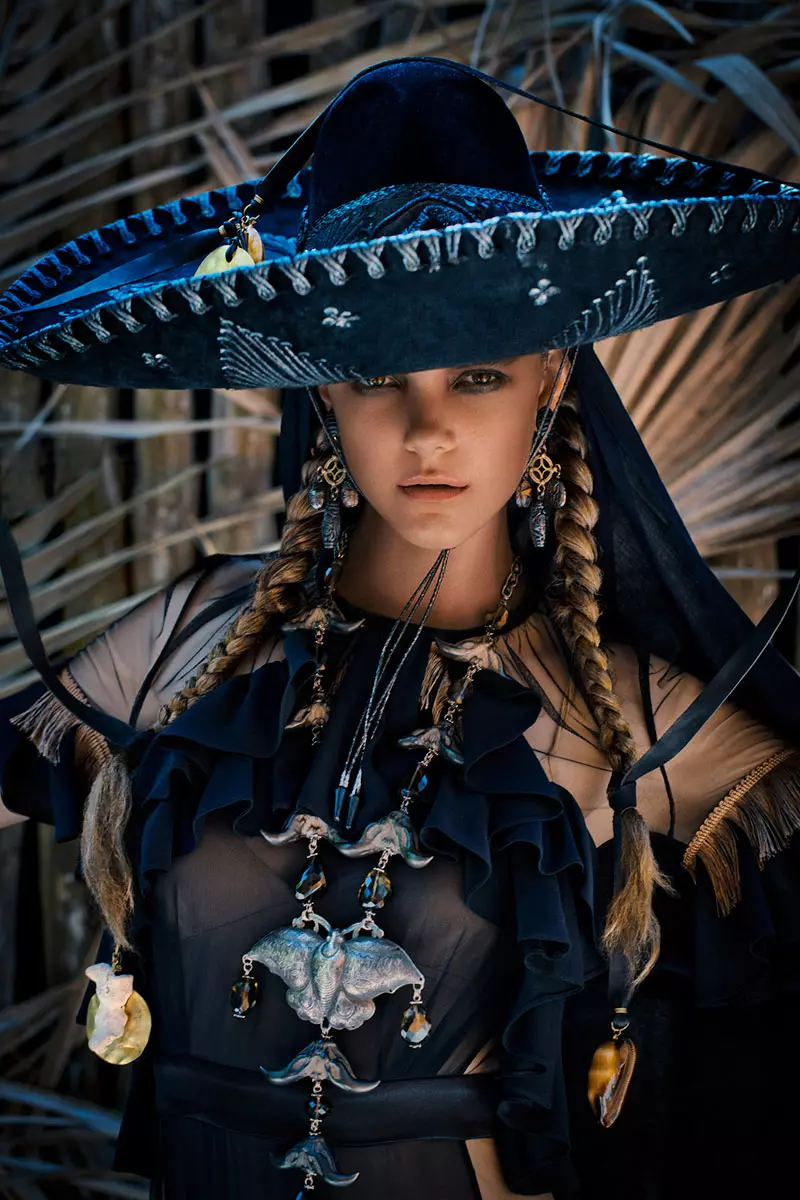 Imogen Morris Clarke Dons Folklore Style para Marie Claire EUA outubro 2012