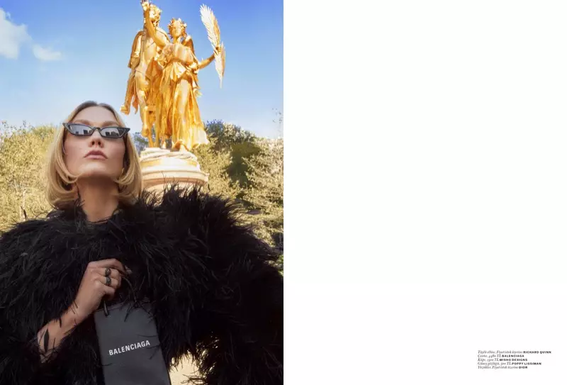 عارضات الأزياء كارلي كلوس لباس خارجي للخريف من فوغ تركيا