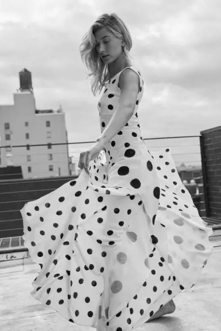 Hailey Baldwin Dazzles với phong cách sang trọng cho Harper's Bazaar Australia