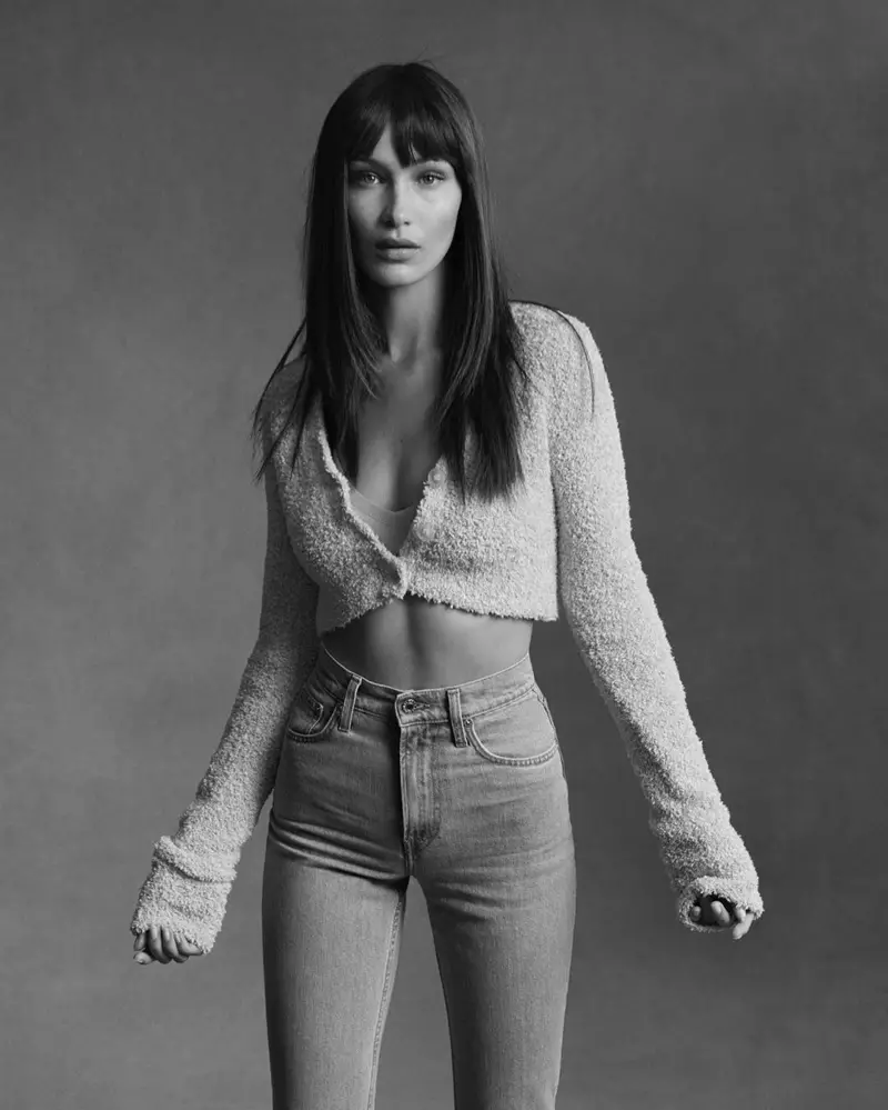 D'Model Bella Hadid ass d'Gesiicht vun der Helmut Lang senger Pre-Hierscht 2020 Kampagne.