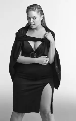 Lane Bryant waxay bilawday ololaha #PlusisEqual ee Candice Huffine, Ashley Graham + ka badan