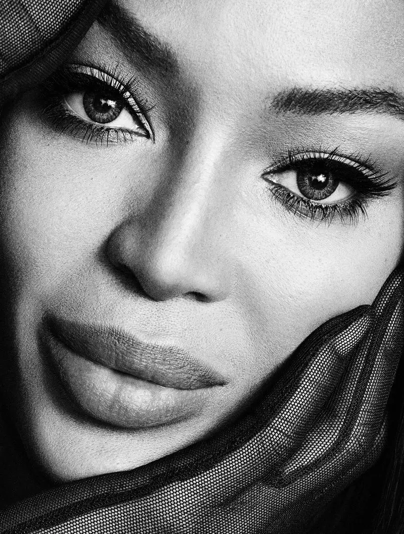 Naomi Campbell ag dul i bhfeabhas ar Vogue Japan