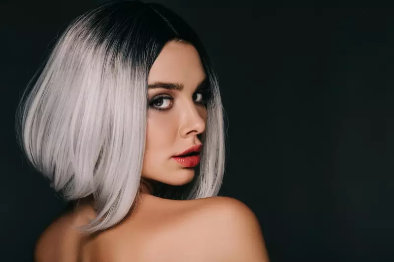 Model Gray Ombre Paruka Bob účes