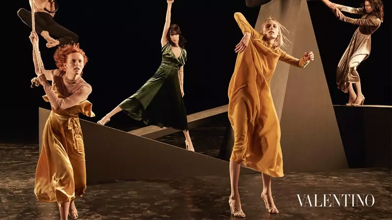 Valentino 2016-cı ilin payız-qış kampaniyasını buraxır