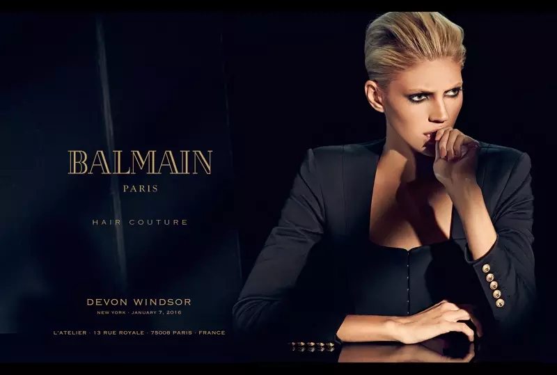 Devon Windsor modeluje krátky účes v kampani Balmain Hair Couture na jar 2016