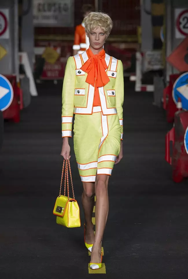 Moschino 2016 वसंत ऋतु / उन्हाळा