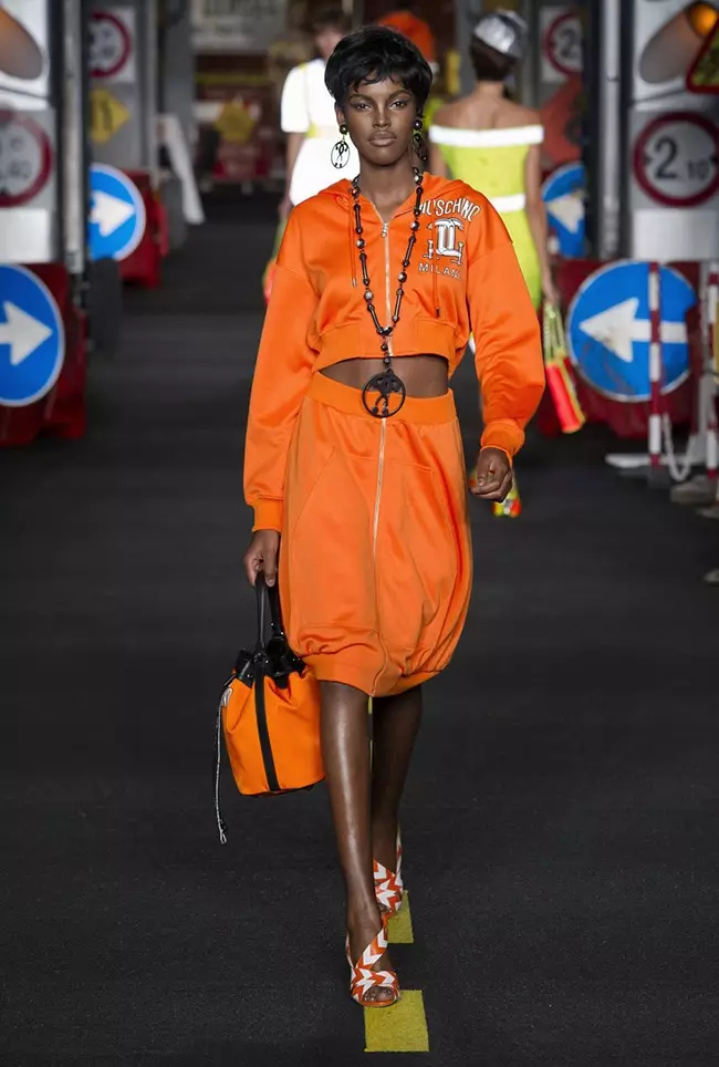 Moschino mmiri 2016 | Izu Ejiji Milan