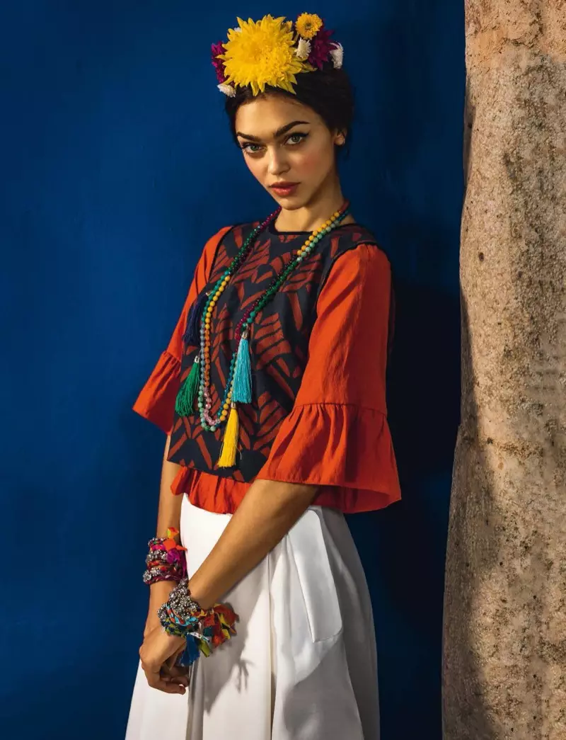 Zhenya Katava adopta el estilo folclórico tradicional para Glamour Italy