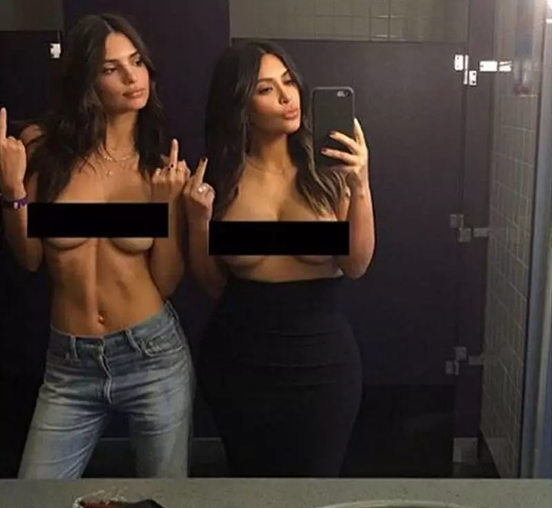 Emily Ratajkowski és Kim Kardashian félmeztelen szelfit készítettek az év elején.