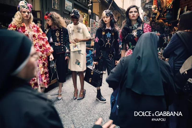 Obrázek z reklamní kampaně Dolce & Gabbana na podzim 2016