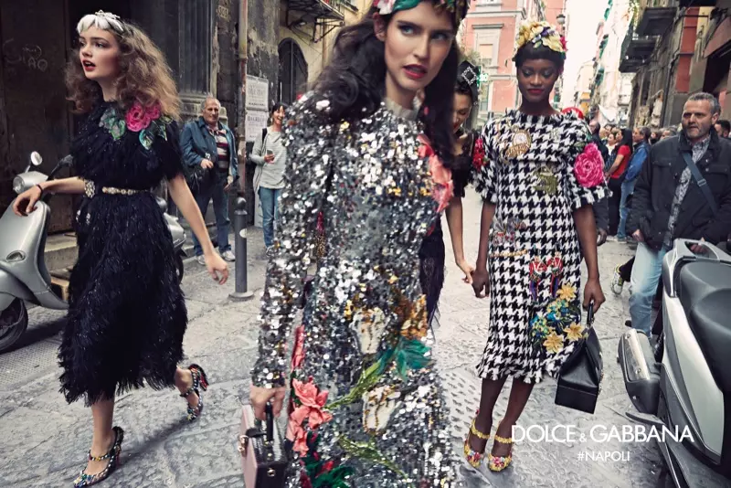 Sasha Kichigina, Bianca Balti a Mayowa Nicholas spillen an der Dolce & Gabbana Hierscht-Wanter Kampagne 2016