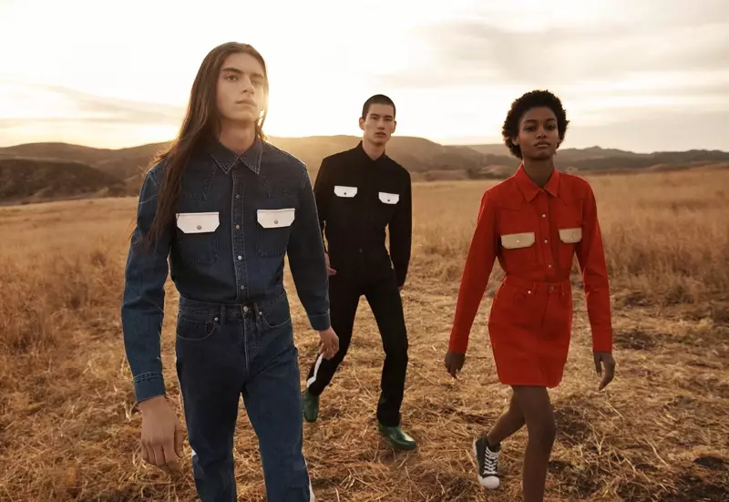Usa ka imahe gikan sa Calvin Klein Jeans spring 2018 nga kampanya sa advertising