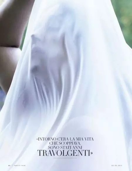 Monica Bellucci는 Vanity Fair Italy의 비전입니다.