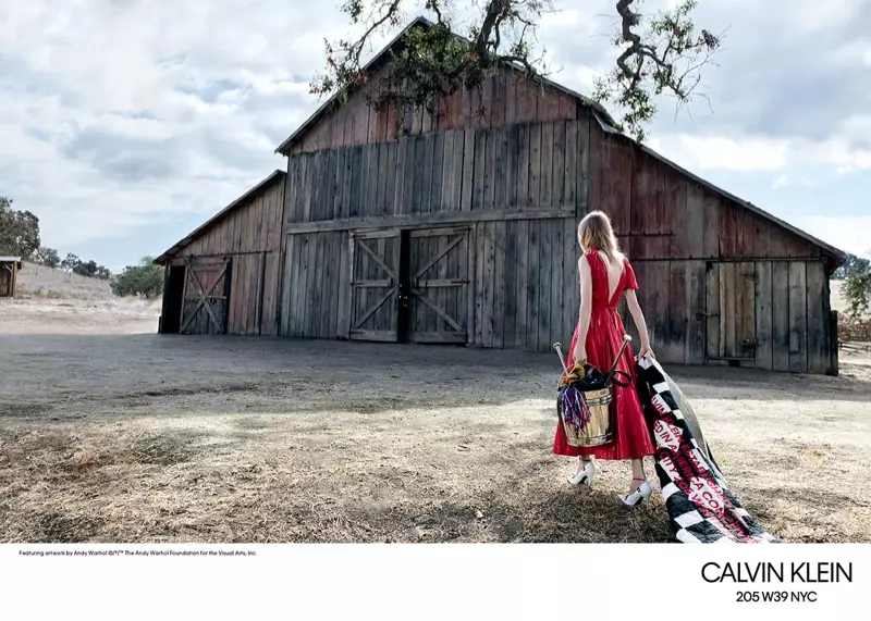 Calvin Klein iras al la libera aero por kampanjo printempo-somera 2018