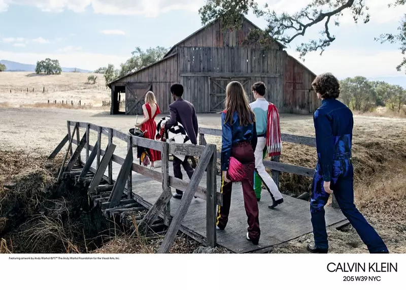 Immaġini mill-kampanja ta' reklamar tar-rebbiegħa 2018 ta' Calvin Klein