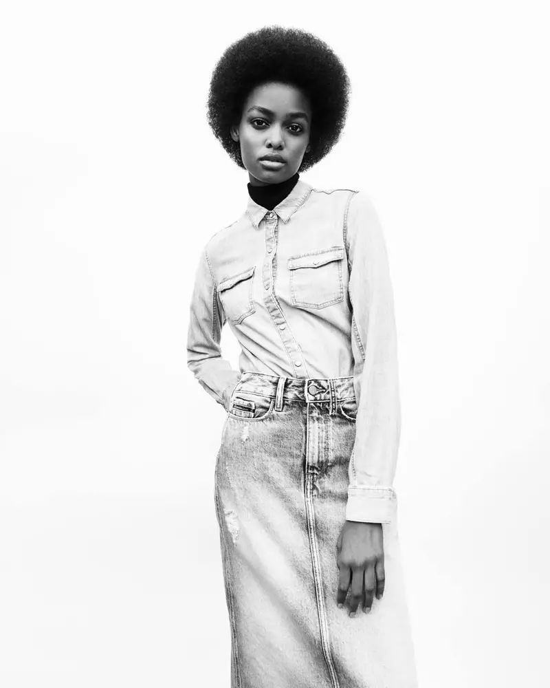 Gefotografeerd in zwart-wit, verschijnt Blésnya Minher in de herfst-winter 2017-campagne van Calvin Klein Jeans