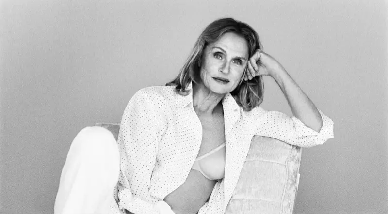 Lauren Hutton modeļi Calvin Klein Apakšveļa Sheer Marquisette Demi Lightly Lined Bra