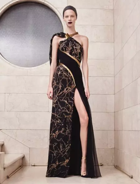 Atelier Versace पतन 2017 को लागि पातलो शैलीहरूमा फोकस गर्दछ