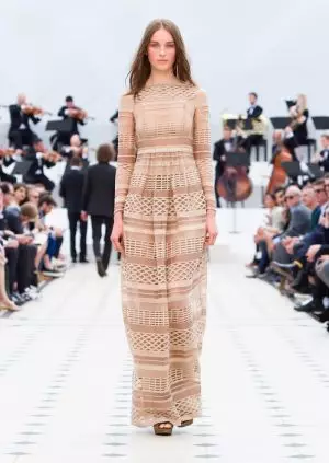 Lẹwa ni Lace: Orisun omi Burberry 2016 Awọn aṣọ