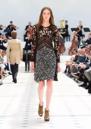 Pretty in Lace: Burberry Spring 2016 Dress