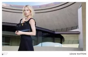 Louis Vuitton's Cruise Ads සඳහා Michelle Williams සහ Alicia Vikander ගේ තවත් ඡායාරූප බලන්න