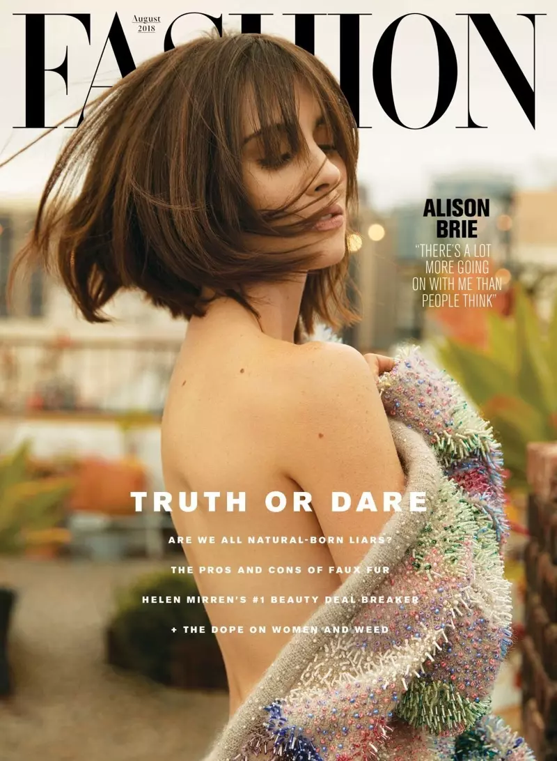 Alison Brie trên Trang bìa Tạp chí FASHION tháng 8 năm 2018