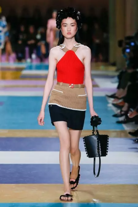 Miu Miu Anonanga kuBeach for Spring 2017