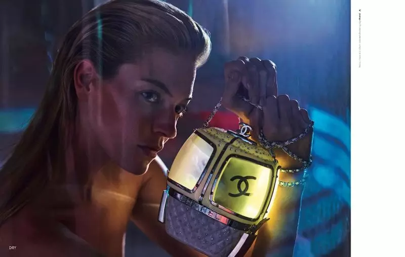 Martha Hunt modellerar futuristiskt mode för Collectible Dry