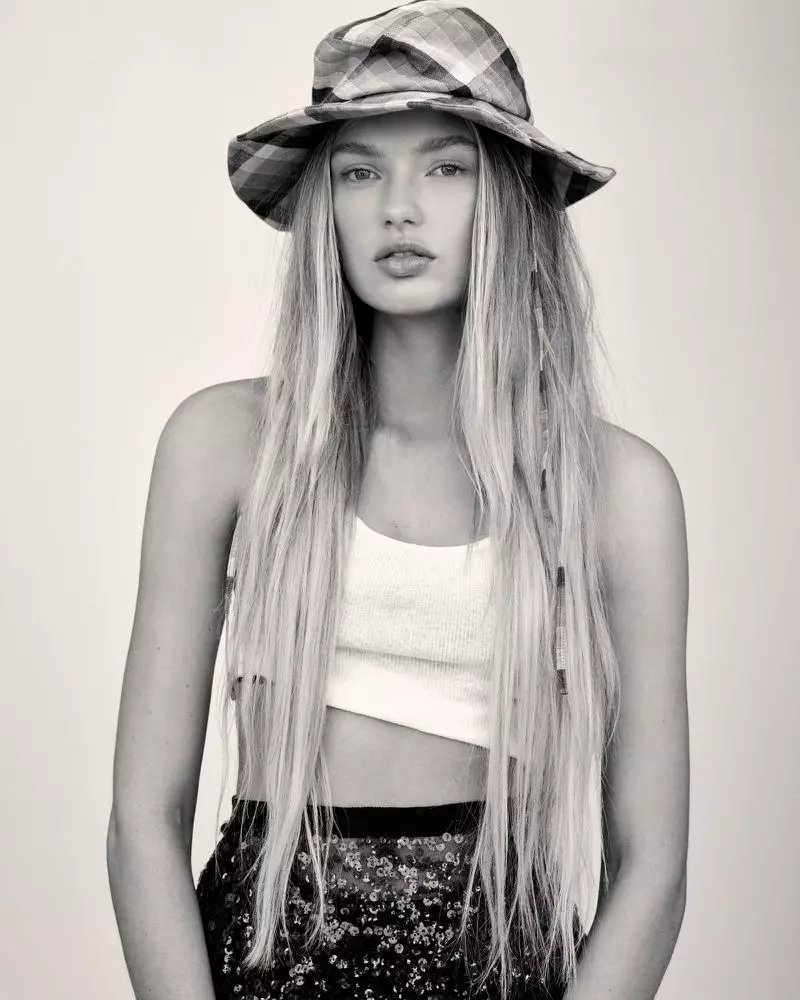 Romee Strijd Models Sleek Fashions foar Unconditional Magazine