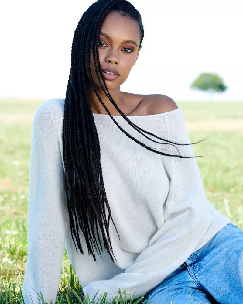 Taelor Thein ራቁት Cashmere በልግ 2020 ዘመቻ አቆመ።