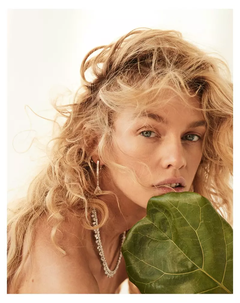 Stella Maxwell ອອກແບບຮູບແບບທີ່ຊັບຊ້ອນສໍາລັບ Marie Claire ອິຕາລີ