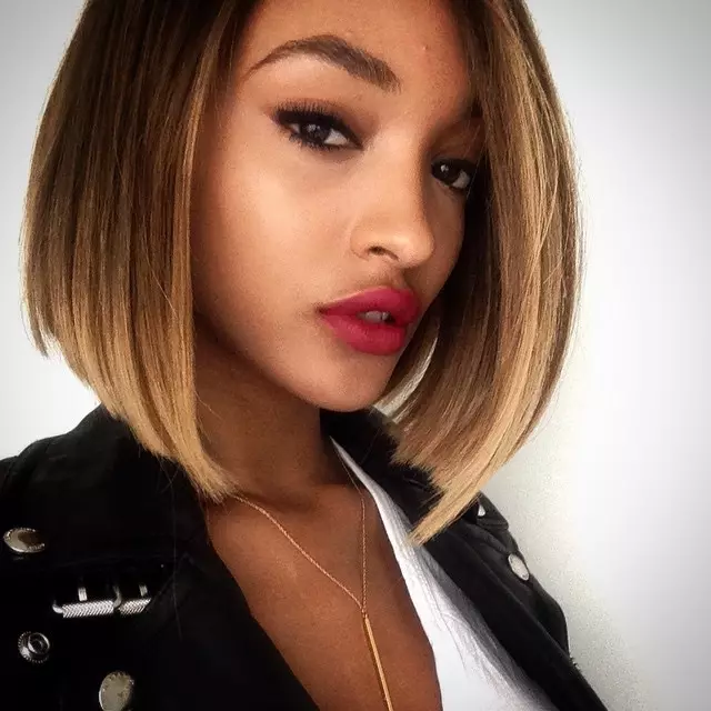 Babban samfurin Jourdan Dunn ya yi debuted gajeriyar salon gyara gashi a ƙarshen 2014. Kyakkyawar launin zuma yana tafiya daidai da launin fata.