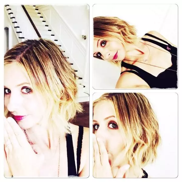 Sarah Michelle Gellar a fait ses débuts avec un long bob ondulé il n'y a pas si longtemps.