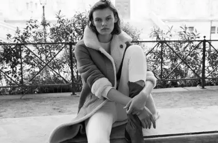 Cara Taylor pose dans les looks pré-automne classiques de Massimo Dutti